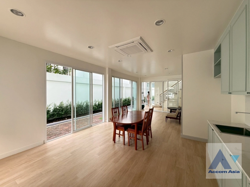  1  3 br House For Rent in Sathorn ,Bangkok MRT Lumphini AA43631