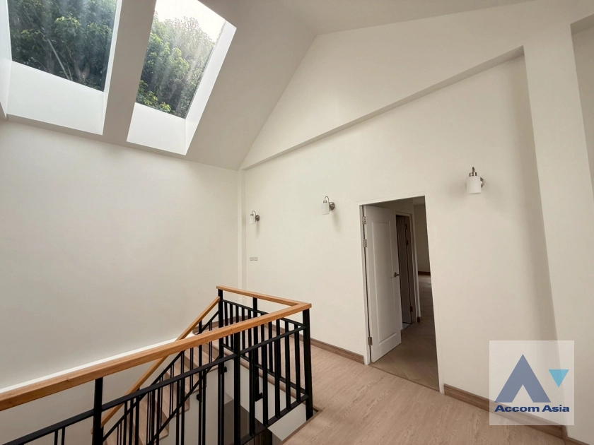 4  3 br House For Rent in Sathorn ,Bangkok MRT Lumphini AA43631