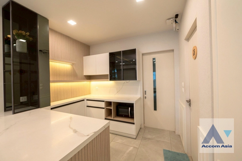 6  4 br House for rent and sale in Pattanakarn ,Bangkok  at Mantana Bangna-Wongwaen AA43640