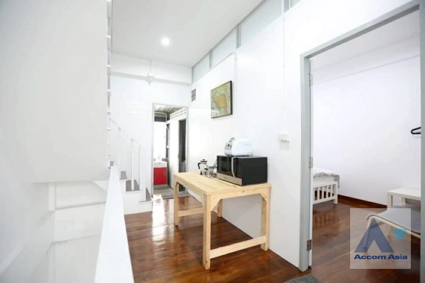  1  5 br Shophouse For Rent in Sukhumvit ,Bangkok BTS Phra khanong AA43641