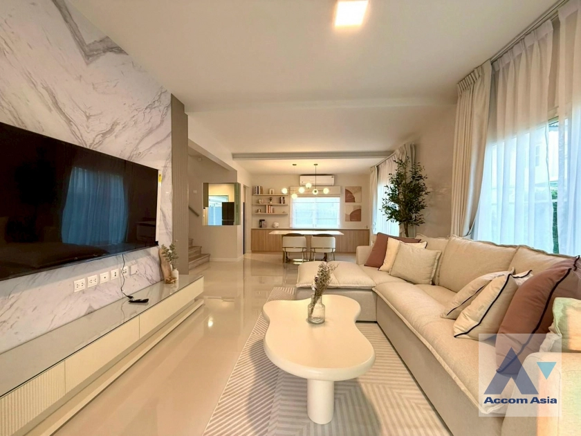 unit 4 Bedrooms  House For Rent in Samutprakan, Samutprakan  (AA43642)