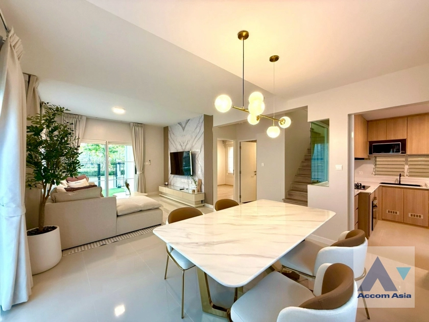 unit 4 Bedrooms  House For Rent in Samutprakan, Samutprakan  (AA43642)