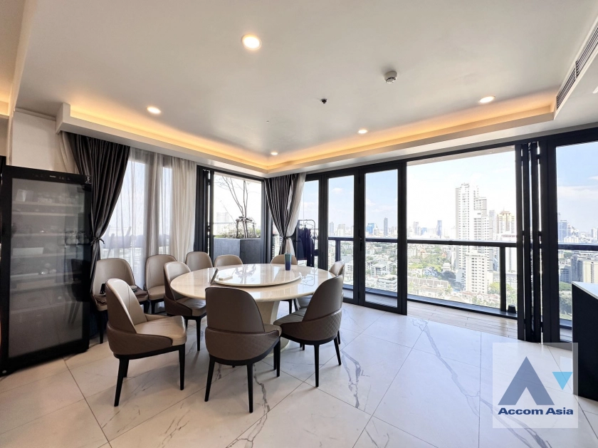 unit 3 Bedrooms  Condominium For Rent in Sukhumvit, Bangkok  near BTS Phrom Phong - MRT Sukhumvit (AA43658)