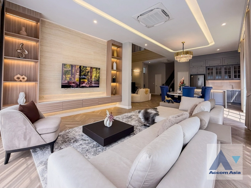 unitLuxury | Grand European-Style Home with Lush Garden at Narasiri Krungthep Kreetha (AA43666)
