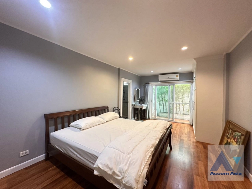 19  4 br House for rent and sale in New Phetchaburi ,Bangkok BTS Victory Monument AA43670