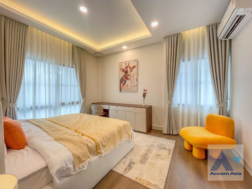 32  4 br House For Rent in Latkrabang ,Bangkok ARL Ban Thap Chang at Nantawan Rama 9 New Krungthepkreetha AA43672