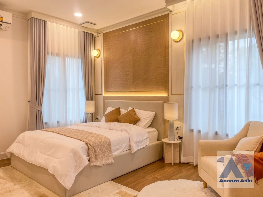 12  4 br House For Rent in Latkrabang ,Bangkok ARL Ban Thap Chang at Nantawan Rama 9 New Krungthepkreetha AA43672