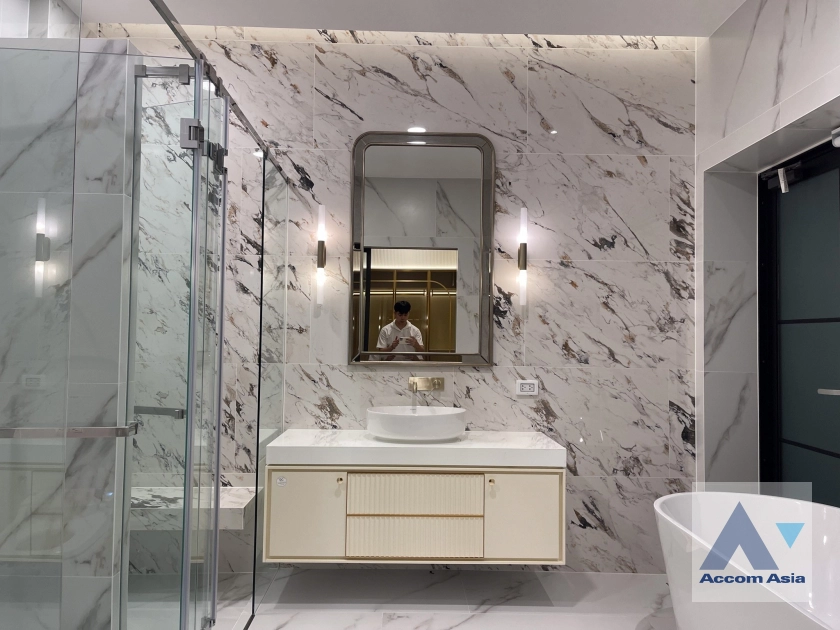 25  4 br House For Rent in Latkrabang ,Bangkok ARL Ban Thap Chang at Nantawan Rama 9 New Krungthepkreetha AA43672