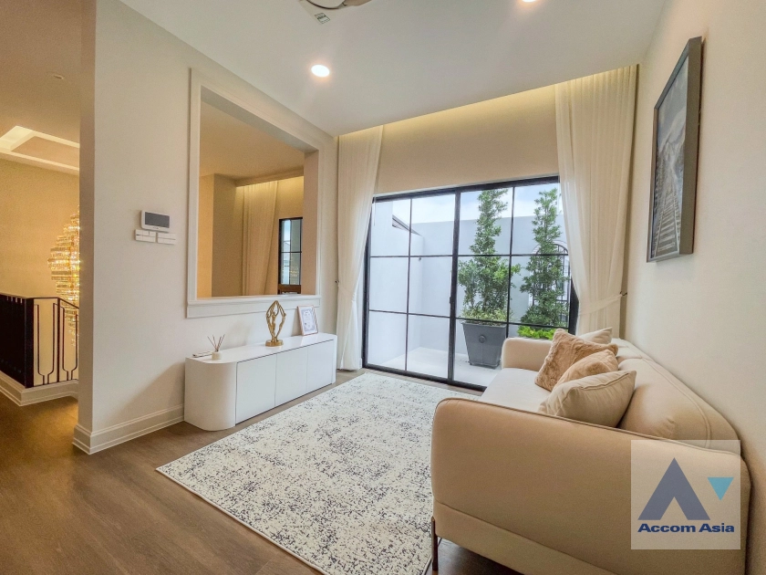 22  4 br House For Rent in Latkrabang ,Bangkok ARL Ban Thap Chang at Nantawan Rama 9 New Krungthepkreetha AA43672