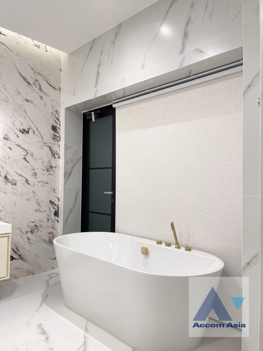 27  4 br House For Rent in Latkrabang ,Bangkok ARL Ban Thap Chang at Nantawan Rama 9 New Krungthepkreetha AA43672