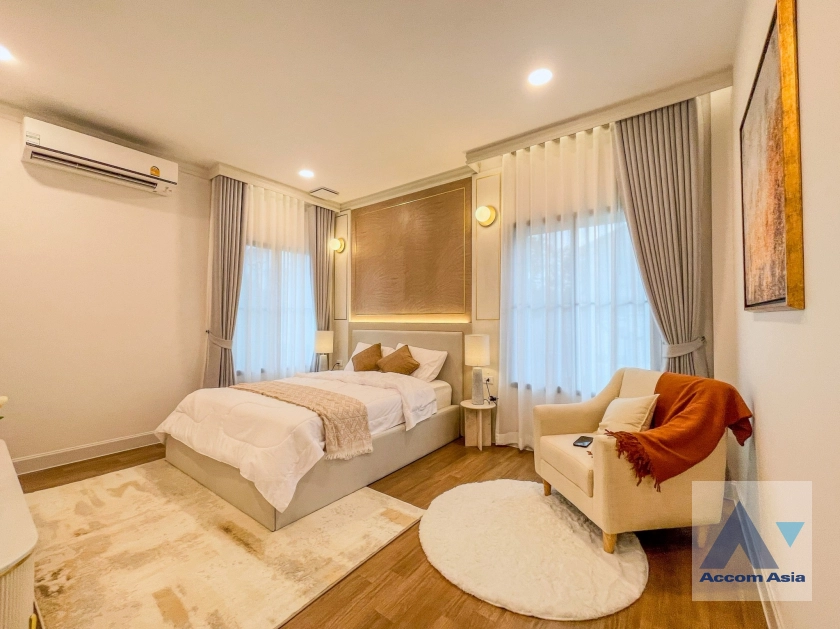 30  4 br House For Rent in Latkrabang ,Bangkok ARL Ban Thap Chang at Nantawan Rama 9 New Krungthepkreetha AA43672