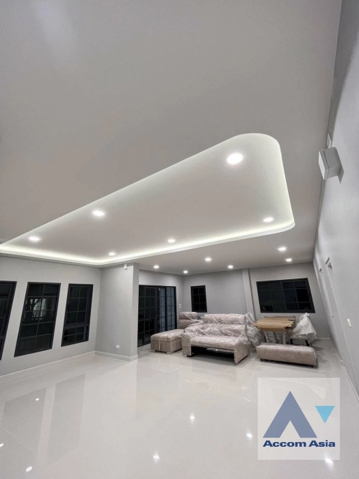  1  4 br House For Rent in Samutprakan ,Samutprakan  at Centro Bangna AA43695