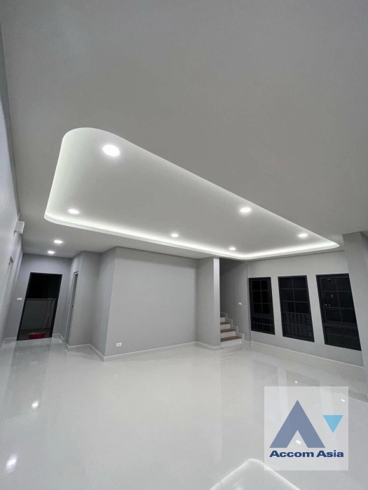 unit 4 Bedrooms  House For Rent in Samutprakan, Samutprakan  (AA43695)