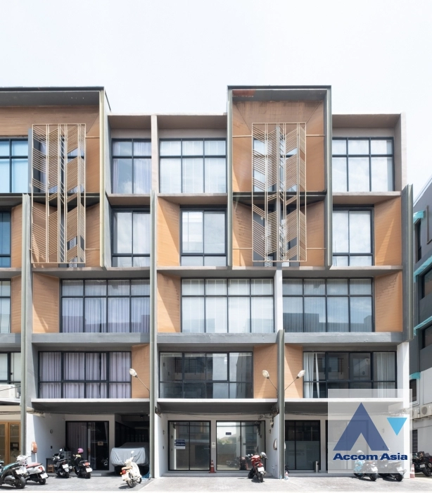 unit 4 Bedrooms  Townhouse For Rent in Pattanakarn, Bangkok  near BTS On Nut (AA43732)