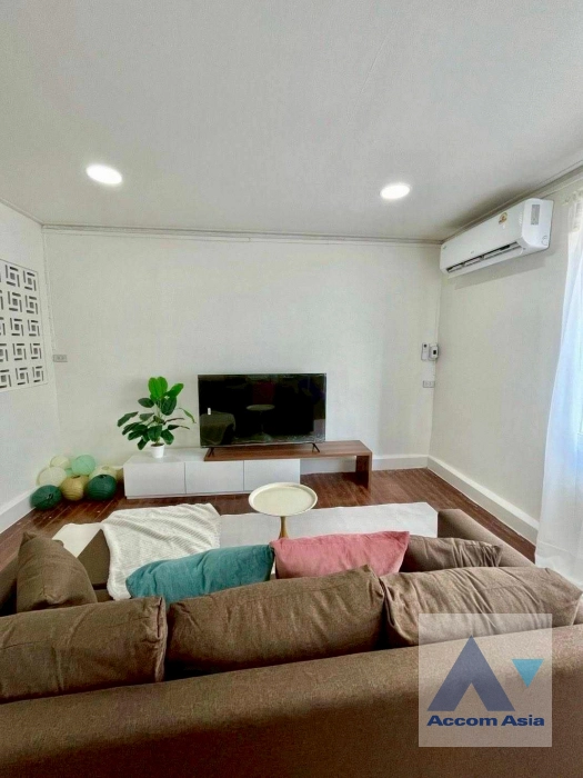 unitFully Furnished, Home Office |  5 Bedrooms  House For Rent in Lat Phrao, Bangkok  near MRT Lat Phrao (AA43733)