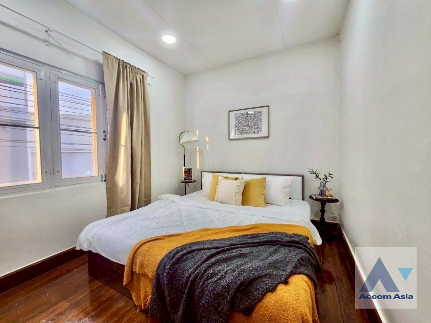 19  5 br House For Rent in Lat Phrao ,Bangkok MRT Lat Phrao AA43733