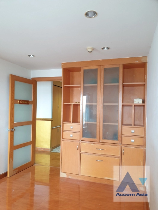 8  4 br Condominium for rent and sale in Silom ,Bangkok BTS Surasak at Nusa State Tower AA43740