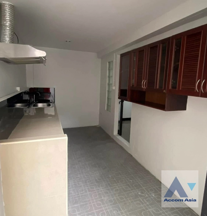 unit 4 Bedrooms  House For Rent in Bang Na, Bangkok  near BTS Bearing (AA43741)