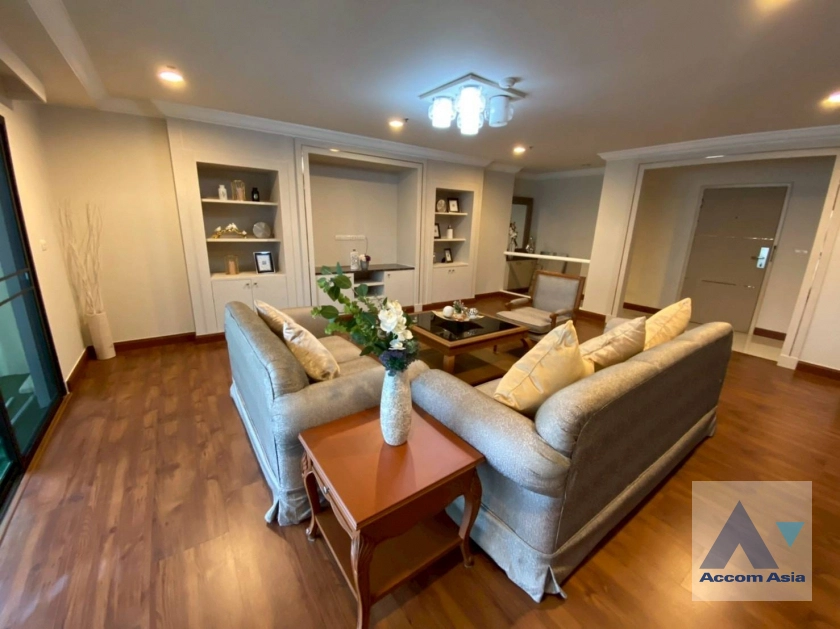 unit 3 Bedrooms  Apartment For Rent in Sukhumvit, Bangkok  near BTS Asok - MRT Sukhumvit (AA43746)