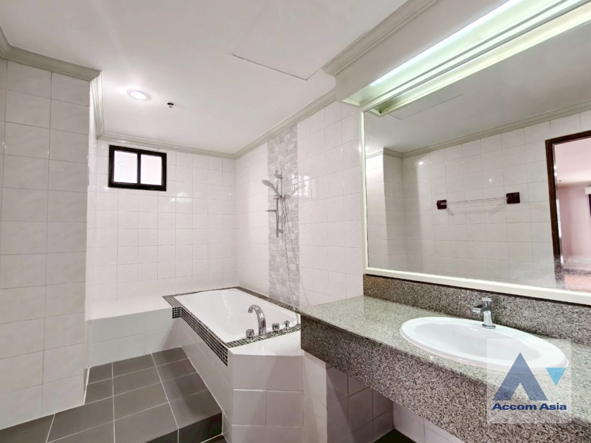 11  3 br Apartment for rent and sale in Sukhumvit ,Bangkok BTS Ekkamai at Panoramic view on balcony AA43756