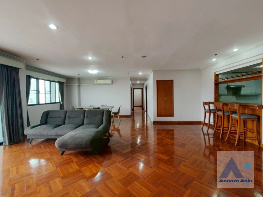  Panoramic view on balcony Apartment  3 Bedroom for Sale & Rent BTS Ekkamai in Sukhumvit Bangkok