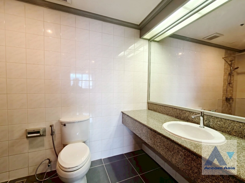 16  4 br Apartment for rent and sale in Sukhumvit ,Bangkok BTS Ekkamai at Panoramic view on balcony AA43757