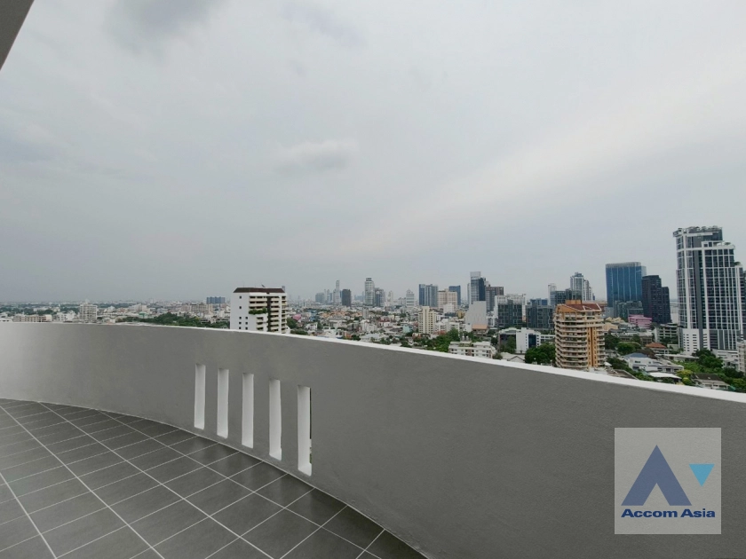 22  4 br Apartment for rent and sale in Sukhumvit ,Bangkok BTS Ekkamai at Panoramic view on balcony AA43757