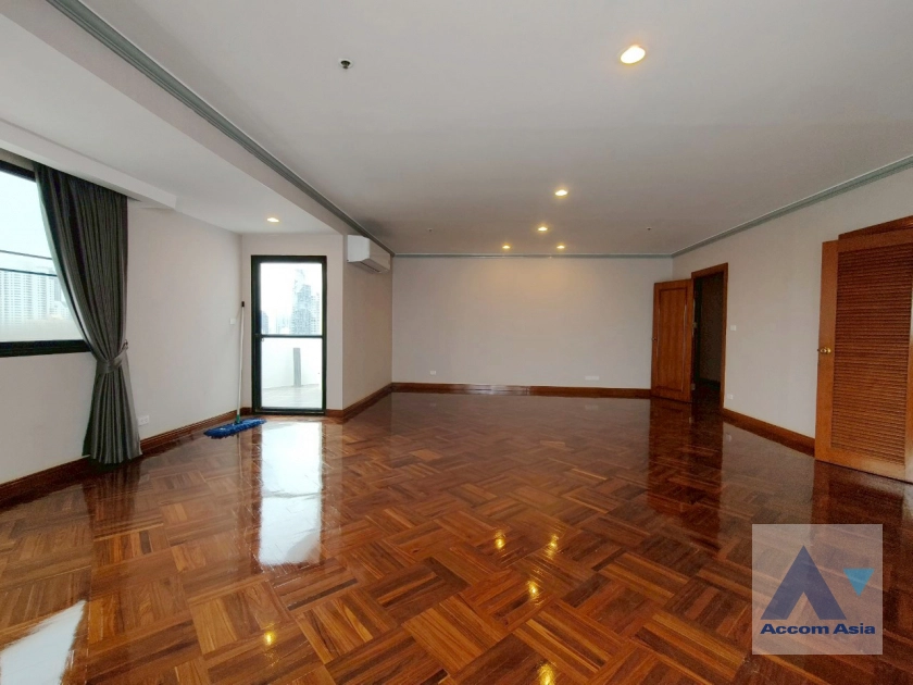 8  4 br Apartment for rent and sale in Sukhumvit ,Bangkok BTS Ekkamai at Panoramic view on balcony AA43757
