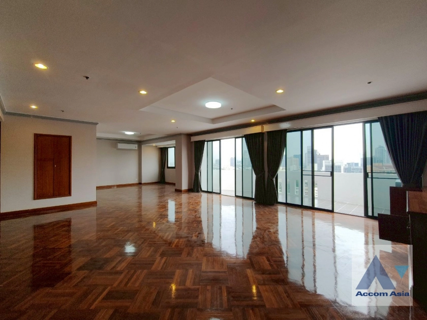 4  4 br Apartment for rent and sale in Sukhumvit ,Bangkok BTS Ekkamai at Panoramic view on balcony AA43757