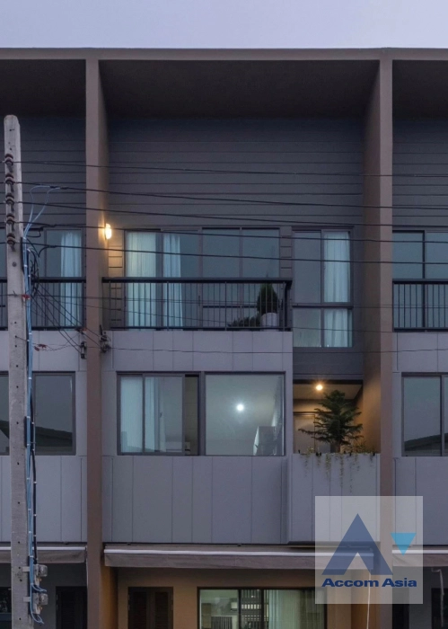 15  3 br Townhouse for rent and sale in Krungthep Kreetha ,Bangkok  at Newly modern style living place AA43777