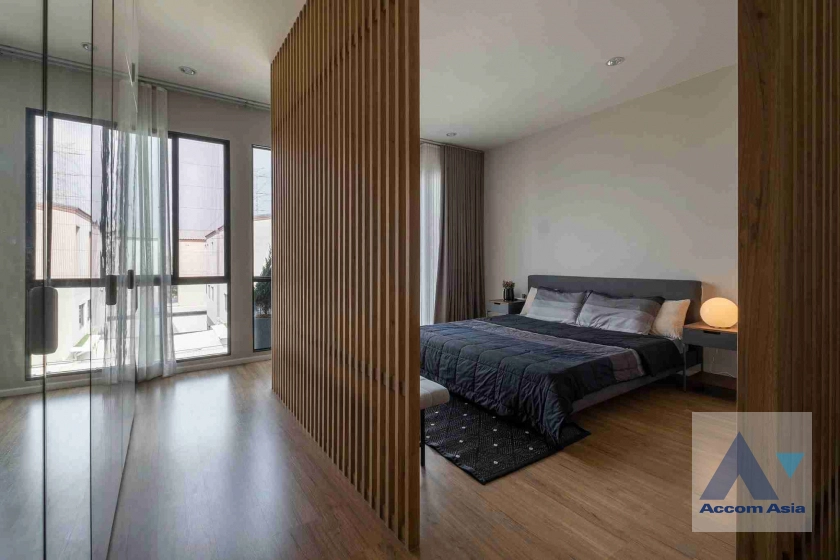 9  3 br Townhouse for rent and sale in Krungthep Kreetha ,Bangkok  at Newly modern style living place AA43777