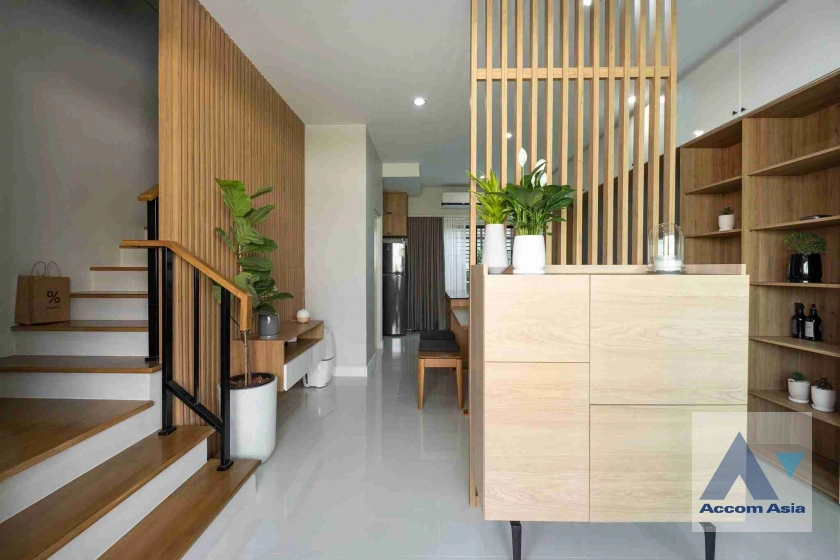  1  3 br Townhouse for rent and sale in Krungthep Kreetha ,Bangkok  at Newly modern style living place AA43777