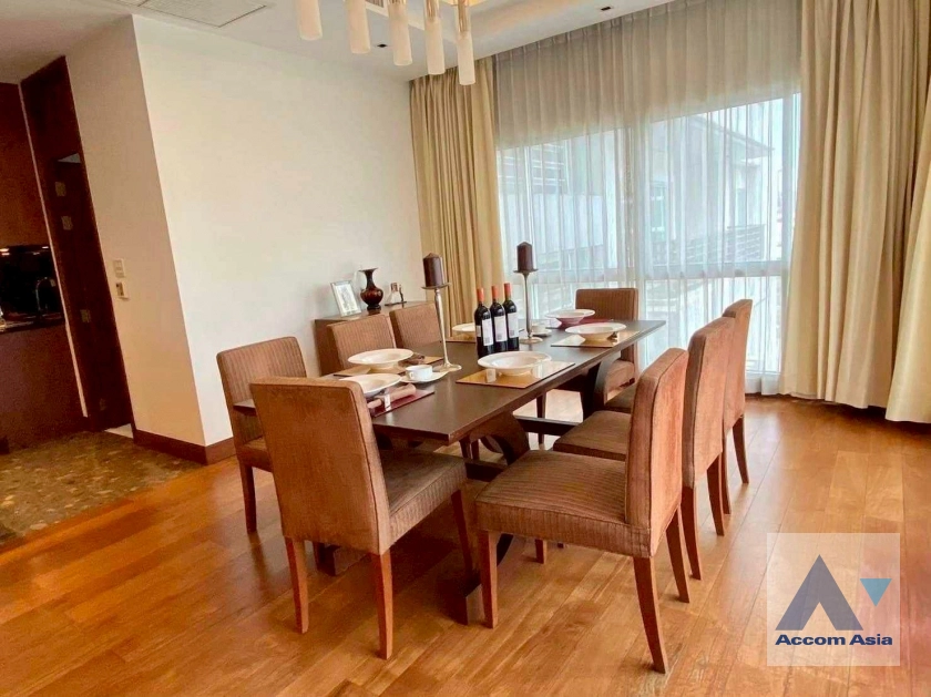 unit 3 Bedrooms  Apartment For Rent in Ploenchit, Bangkok  near BTS Ploenchit (AA43780)