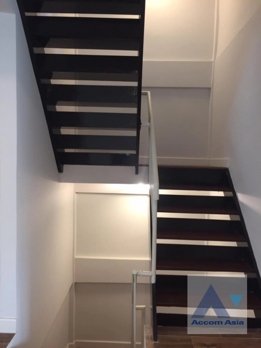 17  3 br House For Rent in Sathorn ,Bangkok MRT Lumphini AA43786