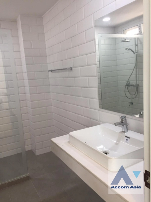 11  3 br House For Rent in Sathorn ,Bangkok MRT Lumphini AA43786