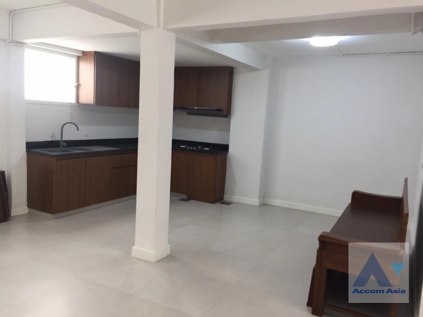 8  3 br House For Rent in Sathorn ,Bangkok MRT Lumphini AA43786