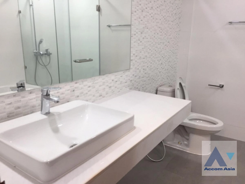 20  3 br House For Rent in Sathorn ,Bangkok MRT Lumphini AA43786