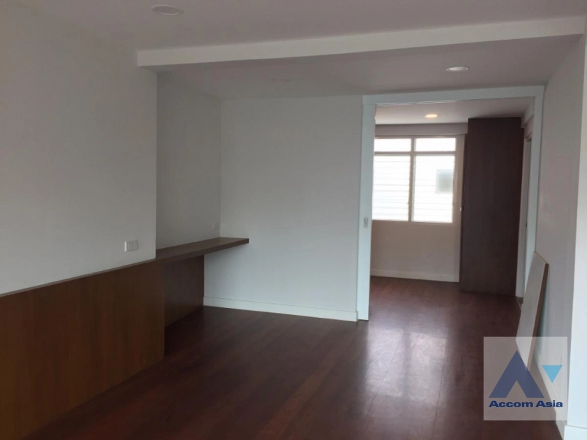 22  3 br House For Rent in Sathorn ,Bangkok MRT Lumphini AA43786