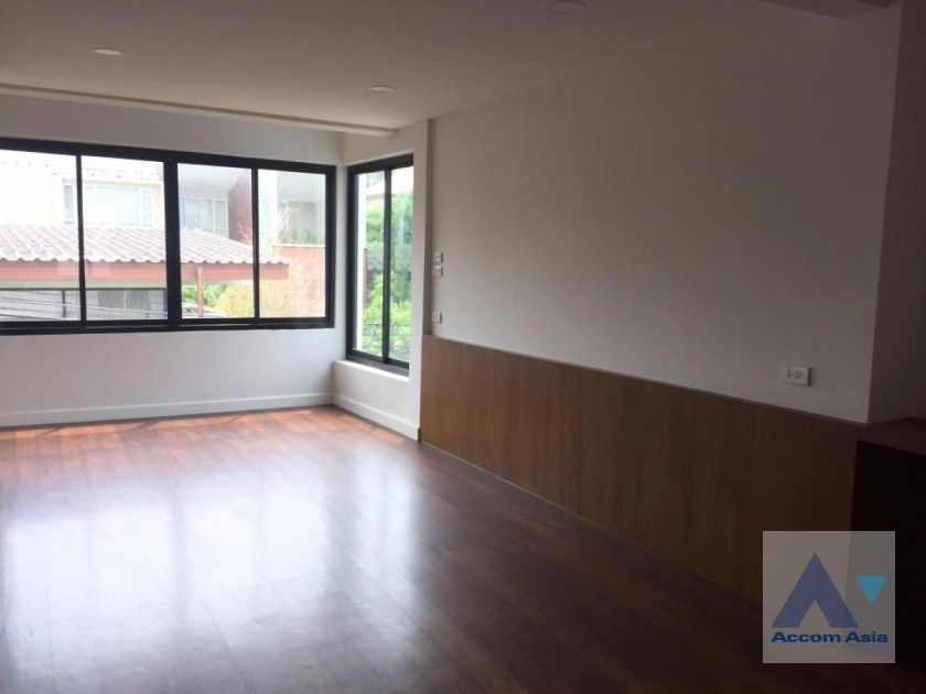 7  3 br House For Rent in Sathorn ,Bangkok MRT Lumphini AA43786
