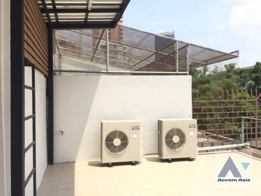 27  3 br House For Rent in Sathorn ,Bangkok MRT Lumphini AA43786