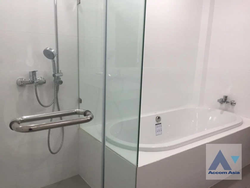 21  3 br House For Rent in Sathorn ,Bangkok MRT Lumphini AA43786