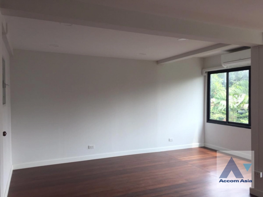 23  3 br House For Rent in Sathorn ,Bangkok MRT Lumphini AA43786
