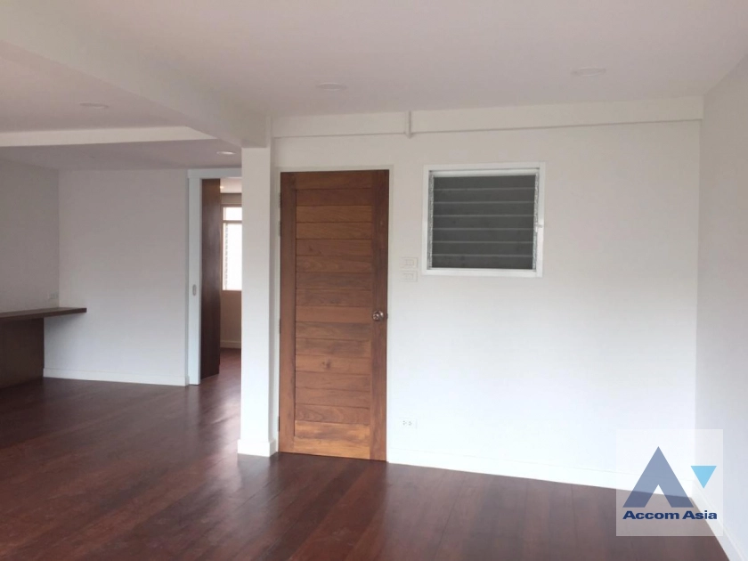 24  3 br House For Rent in Sathorn ,Bangkok MRT Lumphini AA43786