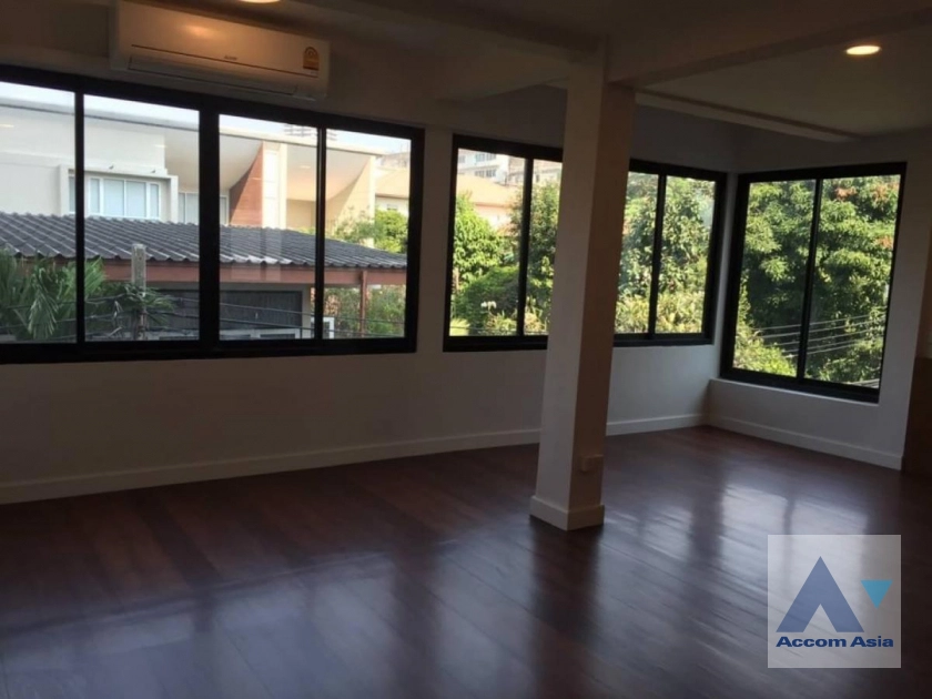 4  3 br House For Rent in Sathorn ,Bangkok MRT Lumphini AA43786