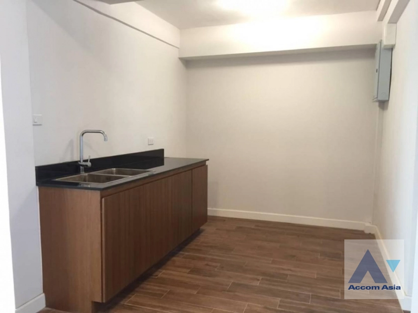 26  3 br House For Rent in Sathorn ,Bangkok MRT Lumphini AA43786