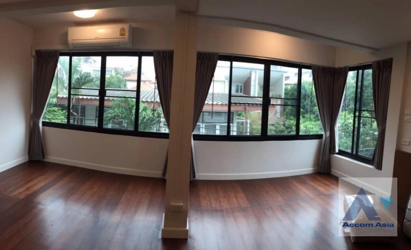  1  3 br House For Rent in Sathorn ,Bangkok MRT Lumphini AA43786