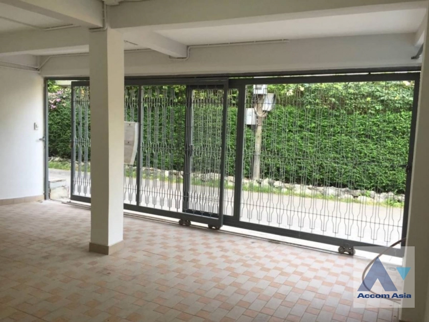 28  3 br House For Rent in Sathorn ,Bangkok MRT Lumphini AA43786