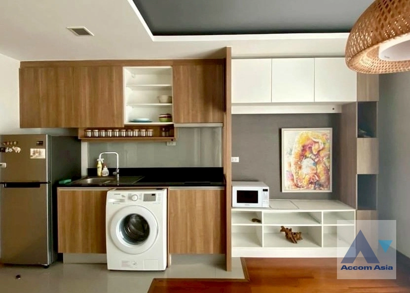 unit 2 Bedrooms  Condominium For Rent in Sukhumvit, Bangkok  near BTS Nana (AA43791)