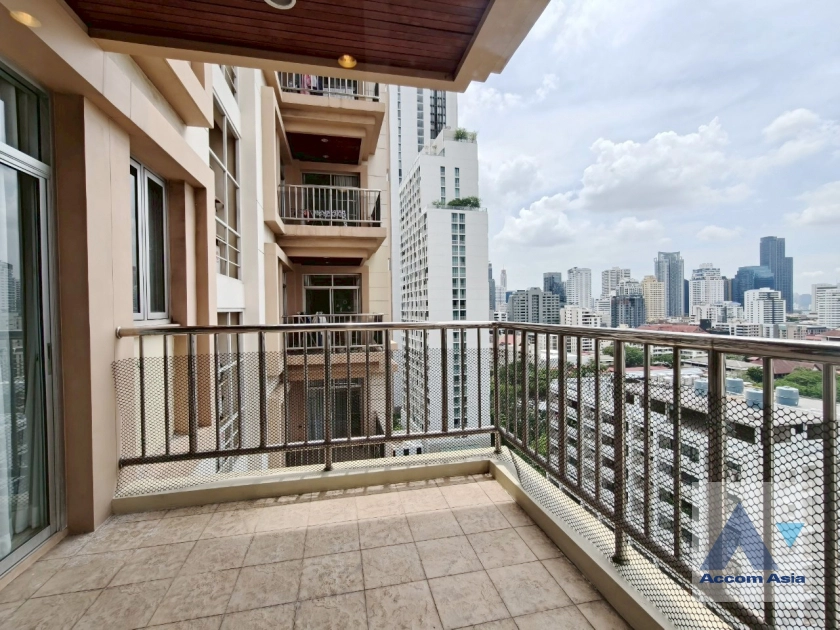 unitPet friendly | Modern apartment with city view and neutral tones in Asoke (AA43796)