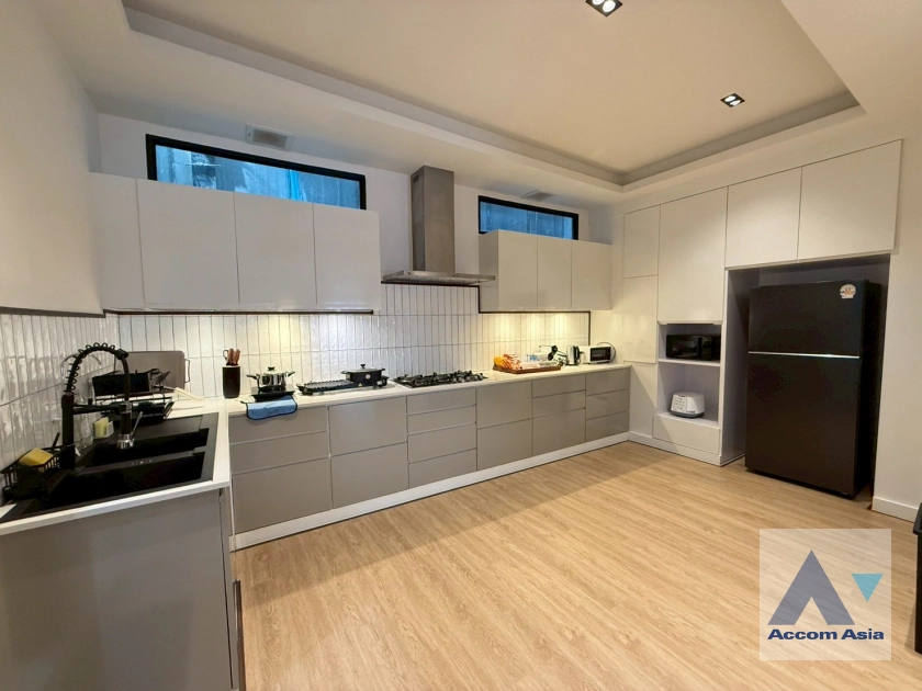 5  4 br Townhouse For Rent in Sukhumvit ,Bangkok BTS Asok AA43819